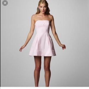 🌴 Lilly Pulitzer Strapless pink seersucker dress